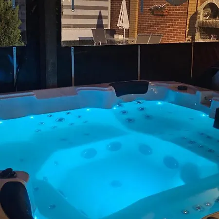 Letnia Jacuzzi & Sauna 3*